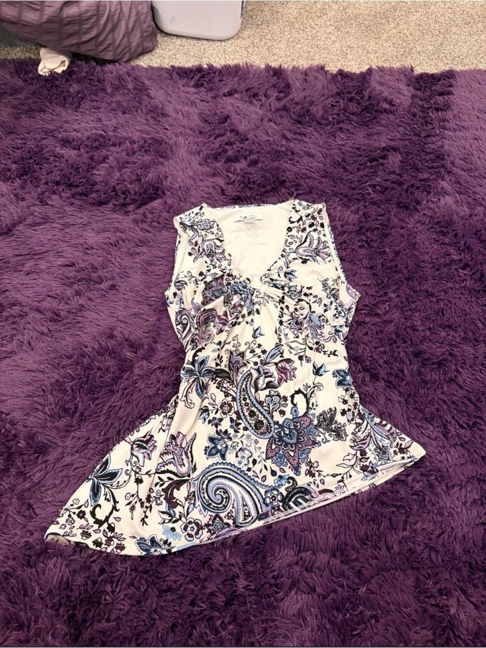 White House Black Market White Paisley Print Sleeveless V-Neck Top